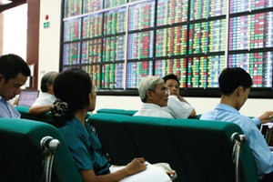 Thấy gì sau cuộc đua “ngôi vua” của SSI và HSC?